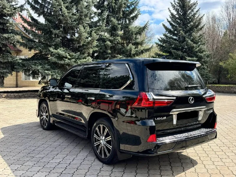 Продам lexus lx450d 2016 автомобиль безупречном состоянии, любые проверки, покупал для себя, очень понравился, продаю, просто хочется, что-то новое попробовать, не сравнить с крузаком, на порядок комфортнее обслужен мной две недели назад, масла фильтра, большего автомобиль не требует! машина сел и поехал в любое время и куда хочется. приятный расход для такой машина 13-15 литров дизеля в пред максимальной комплектации писать можно много кого интересует звоните, рассмотрю вариант обмена на авто с доплатой в обе стороны, или недвижимость в центре донецка за наличку разговаривать буду с реальным клиентом цена 6.8млн детальней 89494538040 📞 звоните: +7(949)4538040 - фотография - 2