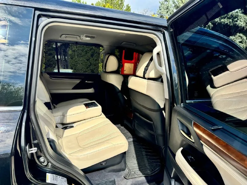 Продам lexus lx450d 2016 автомобиль безупречном состоянии, любые проверки, покупал для себя, очень понравился, продаю, просто хочется, что-то новое попробовать, не сравнить с крузаком, на порядок комфортнее обслужен мной две недели назад, масла фильтра, большего автомобиль не требует! машина сел и поехал в любое время и куда хочется. приятный расход для такой машина 13-15 литров дизеля в пред максимальной комплектации писать можно много кого интересует звоните, рассмотрю вариант обмена на авто с доплатой в обе стороны, или недвижимость в центре донецка за наличку разговаривать буду с реальным клиентом цена 6.8млн детальней 89494538040 📞 звоните: +7(949)4538040 - фотография - 6