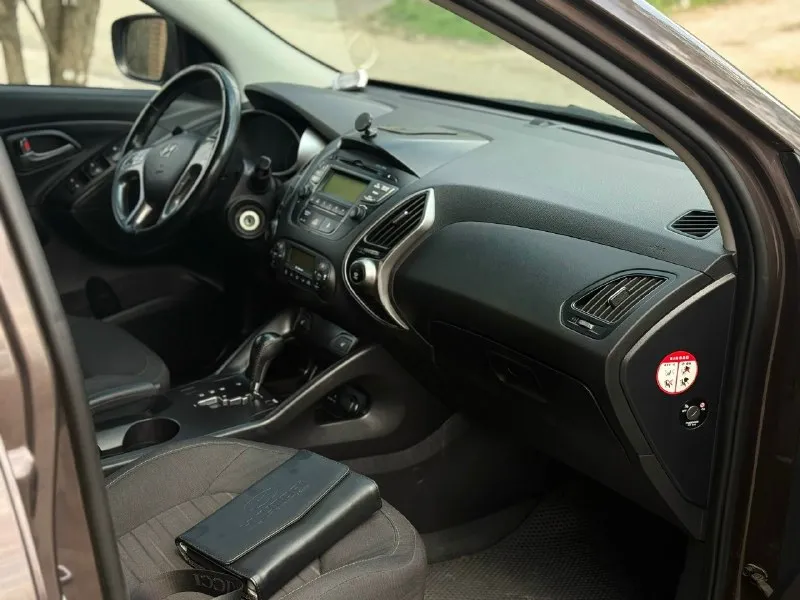 В продаже hyundai айх 35 рейстаилинг год выпуска 2014 кузов в заводском метале мотор 2.0 бензин мотор работает идеально без посторонних звуков коробка самый простой и надежный автомат asin ходовая часть полностью обслужена по электронной части все работает два комплекта колёс два ключа цена за даный автомобиль 1 420 000 не большой торг номер телефона +79494661201 📞 звоните: +7(949)4661201 - фотография - 1