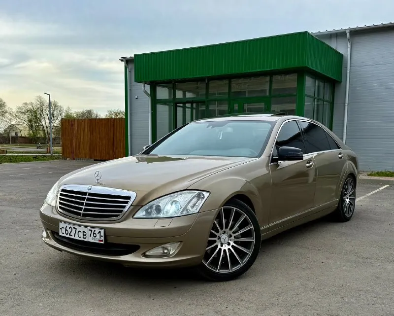 ✅автомобиль mercedes s-class в 221 кузове ✅год выпуска 2007 ✅объем двигателя 3.0л турбо ✅пробег авто 412.000т ✅состояние кузова очень хорошее для своих лет, есть жизненные косячки не чего глобального. по технической части все отлично делать нечего не нужно, двигатель коробка и ходовая на отлично без вложений, по электрике также все что должно работать работает более подробнее расскажу по телефону. стоят хорошие колеса r20 радиус, резина свежая в хорошем состоянии. по документам все кристально чисто я собственник. ✅так же интересует обмен рассмотрю варианты. ✅все остальные вопросы по телефону. ✅реальному покупателю будет торг возле капота. ✅осмотрю авто донецк-макеевка ✅тел для связи:+79526004203 (макс-телеграмм) ✅цена авто: 1.370.000₽ 📞 звоните: +7(952)6004203 - фотография - 1