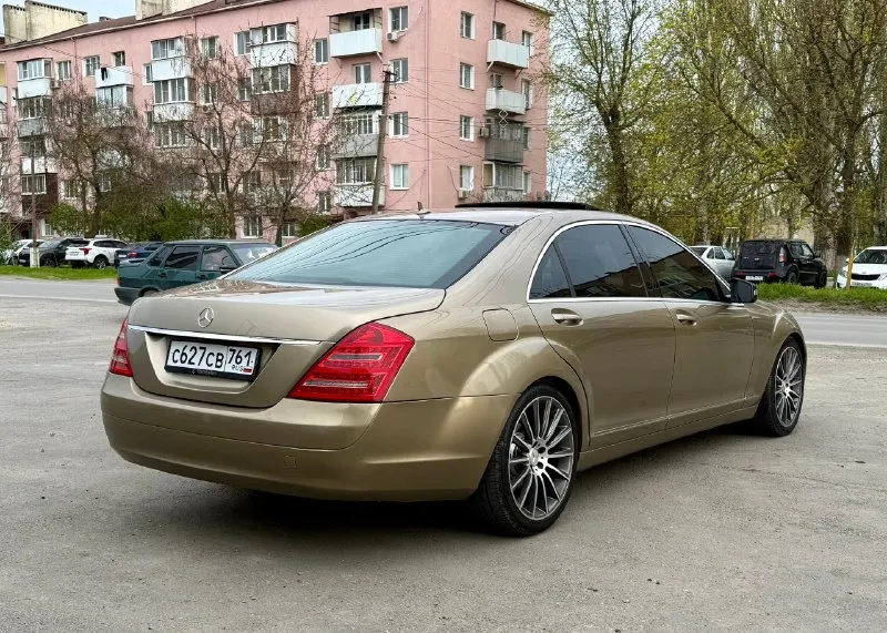 ✅автомобиль mercedes s-class в 221 кузове ✅год выпуска 2007 ✅объем двигателя 3.0л турбо ✅пробег авто 412.000т ✅состояние кузова очень хорошее для своих лет, есть жизненные косячки не чего глобального. по технической части все отлично делать нечего не нужно, двигатель коробка и ходовая на отлично без вложений, по электрике также все что должно работать работает более подробнее расскажу по телефону. стоят хорошие колеса r20 радиус, резина свежая в хорошем состоянии. по документам все кристально чисто я собственник. ✅так же интересует обмен рассмотрю варианты. ✅все остальные вопросы по телефону. ✅реальному покупателю будет торг возле капота. ✅осмотрю авто донецк-макеевка ✅тел для связи:+79526004203 (макс-телеграмм) ✅цена авто: 1.370.000₽ 📞 звоните: +7(952)6004203 - фотография - 3