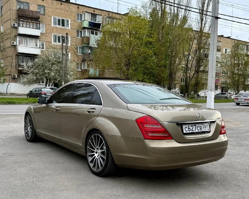 ✅автомобиль mercedes s-class в 221 кузове ✅год выпуска 2007 ✅объем двигателя 3.0л турбо ✅пробег авто 412.000т ✅состояние кузова очень хорошее для своих лет, есть жизненные косячки не чего глобального. по технической части все отлично делать нечего не нужно, двигатель коробка и ходовая на отлично без вложений, по электрике также все что должно работать работает более подробнее расскажу по телефону. стоят хорошие колеса r20 радиус, резина свежая в хорошем состоянии. по документам все кристально чисто я собственник. ✅так же интересует обмен рассмотрю варианты. ✅все остальные вопросы по телефону. ✅реальному покупателю будет торг возле капота. ✅осмотрю авто донецк-макеевка ✅тел для связи:+79526004203 (макс-телеграмм) ✅цена авто: 1.370.000₽ 📞 звоните: +7(952)6004203 - фотография - 4