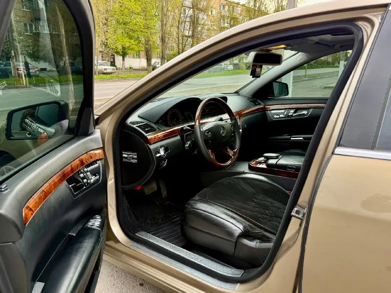 ✅автомобиль mercedes s-class в 221 кузове ✅год выпуска 2007 ✅объем двигателя 3.0л турбо ✅пробег авто 412.000т ✅состояние кузова очень хорошее для своих лет, есть жизненные косячки не чего глобального. по технической части все отлично делать нечего не нужно, двигатель коробка и ходовая на отлично без вложений, по электрике также все что должно работать работает более подробнее расскажу по телефону. стоят хорошие колеса r20 радиус, резина свежая в хорошем состоянии. по документам все кристально чисто я собственник. ✅так же интересует обмен рассмотрю варианты. ✅все остальные вопросы по телефону. ✅реальному покупателю будет торг возле капота. ✅осмотрю авто донецк-макеевка ✅тел для связи:+79526004203 (макс-телеграмм) ✅цена авто: 1.370.000₽ 📞 звоните: +7(952)6004203 - фотография - 6