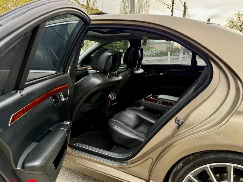 ✅автомобиль mercedes s-class в 221 кузове ✅год выпуска 2007 ✅объем двигателя 3.0л турбо ✅пробег авто 412.000т ✅состояние кузова очень хорошее для своих лет, есть жизненные косячки не чего глобального. по технической части все отлично делать нечего не нужно, двигатель коробка и ходовая на отлично без вложений, по электрике также все что должно работать работает более подробнее расскажу по телефону. стоят хорошие колеса r20 радиус, резина свежая в хорошем состоянии. по документам все кристально чисто я собственник. ✅так же интересует обмен рассмотрю варианты. ✅все остальные вопросы по телефону. ✅реальному покупателю будет торг возле капота. ✅осмотрю авто донецк-макеевка ✅тел для связи:+79526004203 (макс-телеграмм) ✅цена авто: 1.370.000₽ 📞 звоните: +7(952)6004203 - фотография - 8