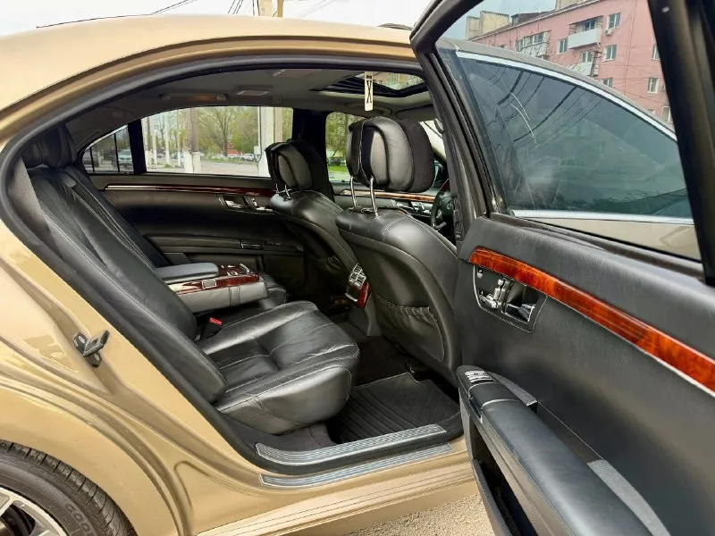 ✅автомобиль mercedes s-class в 221 кузове ✅год выпуска 2007 ✅объем двигателя 3.0л турбо ✅пробег авто 412.000т ✅состояние кузова очень хорошее для своих лет, есть жизненные косячки не чего глобального. по технической части все отлично делать нечего не нужно, двигатель коробка и ходовая на отлично без вложений, по электрике также все что должно работать работает более подробнее расскажу по телефону. стоят хорошие колеса r20 радиус, резина свежая в хорошем состоянии. по документам все кристально чисто я собственник. ✅так же интересует обмен рассмотрю варианты. ✅все остальные вопросы по телефону. ✅реальному покупателю будет торг возле капота. ✅осмотрю авто донецк-макеевка ✅тел для связи:+79526004203 (макс-телеграмм) ✅цена авто: 1.370.000₽ 📞 звоните: +7(952)6004203 - фотография - 9