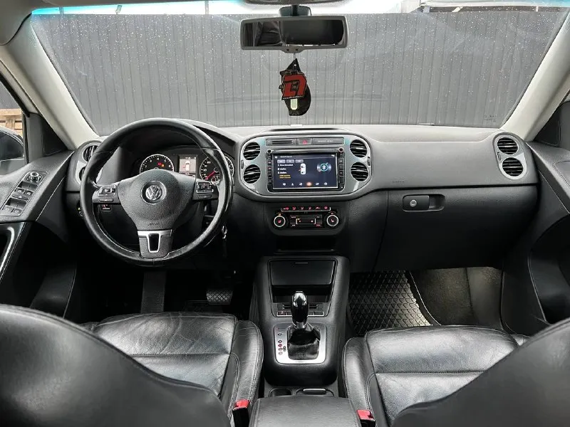 Продам автомобиль, volkswagen tiguan, 2.0 tsi, 2012 год выпуска, авто в отличном состоянии, не бит, не крашен, полностью обслужен, мотор, коробка, в идеале, по ходовой части полностью обслужен, максимальная комплектация, пробег 198 000 тыс. км. г. мариуполь рассмотрю обмен. цена 1 290 000 рублей торг хорошему человеку. +79490908280 +79494969176 - фотография - 8