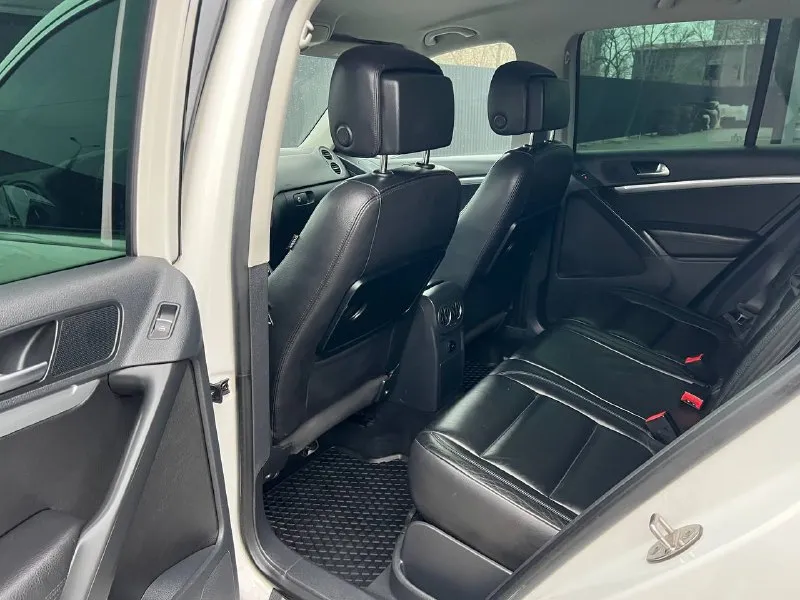 Продам автомобиль, volkswagen tiguan, 2.0 tsi, 2012 год выпуска, авто в отличном состоянии, не бит, не крашен, полностью обслужен, мотор, коробка, в идеале, по ходовой части полностью обслужен, максимальная комплектация, пробег 198 000 тыс. км. г. мариуполь рассмотрю обмен. цена 1 290 000 рублей торг хорошему человеку. +79490908280 +79494969176 - фотография - 9