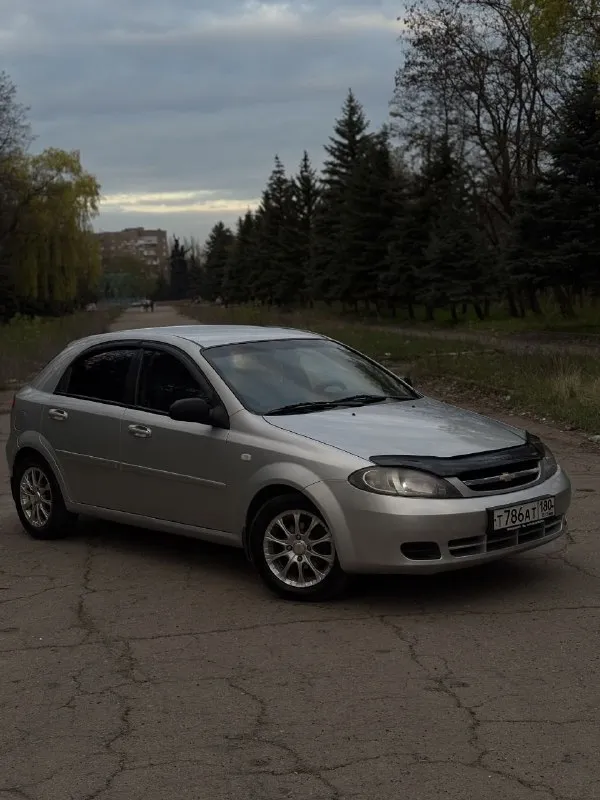 Продам chevrolet лачетти 2007г
1.4 16V, механика.
Пробег 138к.
Авто в отличном состоянии на полном ходу.
Гур, абс, передние стеклоподъёмники, 2din магнитола, ухоженный салон!
Вместительный багажник.
Кузов целый но есть моменты по лкп.
Титановые диски с летней резиной.
Переоформление в мрэо, город горловка.
Цена 470 ₽ торг
+79493658942
📲 Tg: @max_180rus
📞 Звоните: +7(949)3658942 - фотография - 2