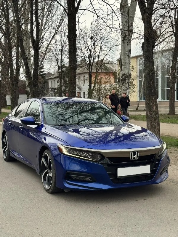 Продам honda accord 10. 2018 год выпуска. 1.5т 192 л. с. авто в отличном состоянии как по салону так и внешне. koмфoртный, бoльшой, уютный автомобиль. по технической части все отлично, двигатель не дымит, работает ровно, без ошибок. подвеска без единого звука. авто обслужен! комплектация sport: - черный потолок - черный комбинированный салон - колеса r19 - спойлер - диодные фары и противотуманки - адаптивный круиз контроль - удержание в полосе с подруливанием - система контроля дистанции - 2-х зонный климат-контроль - обогрев лобового стекла и зоны дворников - обогрев заднего стекла и боковых зеркал - электронный ручник - арple cаrplаy и android аutо - камера заднего вида - два ключа (с заводским автозапуском) - и т. д. любые проверки. с документами все в порядке, любое переоформление. возможна продажа в кредит. г. стаханов цена: 2.050.000 р. +7(959)156-83-43 📞 звоните: +7(959)1568343 - фотография - 1