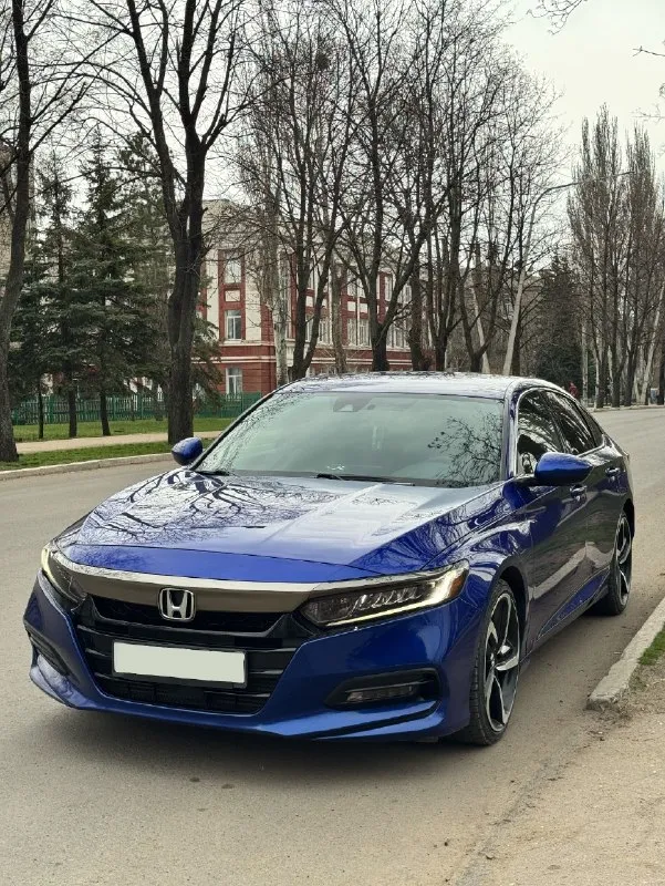 Продам honda accord 10. 2018 год выпуска. 1.5т 192 л. с. авто в отличном состоянии как по салону так и внешне. koмфoртный, бoльшой, уютный автомобиль. по технической части все отлично, двигатель не дымит, работает ровно, без ошибок. подвеска без единого звука. авто обслужен! комплектация sport: - черный потолок - черный комбинированный салон - колеса r19 - спойлер - диодные фары и противотуманки - адаптивный круиз контроль - удержание в полосе с подруливанием - система контроля дистанции - 2-х зонный климат-контроль - обогрев лобового стекла и зоны дворников - обогрев заднего стекла и боковых зеркал - электронный ручник - арple cаrplаy и android аutо - камера заднего вида - два ключа (с заводским автозапуском) - и т. д. любые проверки. с документами все в порядке, любое переоформление. возможна продажа в кредит. г. стаханов цена: 2.050.000 р. +7(959)156-83-43 📞 звоните: +7(959)1568343 - фотография - 2