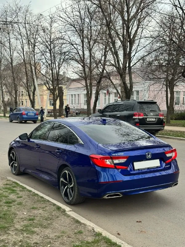 Продам honda accord 10. 2018 год выпуска. 1.5т 192 л. с. авто в отличном состоянии как по салону так и внешне. koмфoртный, бoльшой, уютный автомобиль. по технической части все отлично, двигатель не дымит, работает ровно, без ошибок. подвеска без единого звука. авто обслужен! комплектация sport: - черный потолок - черный комбинированный салон - колеса r19 - спойлер - диодные фары и противотуманки - адаптивный круиз контроль - удержание в полосе с подруливанием - система контроля дистанции - 2-х зонный климат-контроль - обогрев лобового стекла и зоны дворников - обогрев заднего стекла и боковых зеркал - электронный ручник - арple cаrplаy и android аutо - камера заднего вида - два ключа (с заводским автозапуском) - и т. д. любые проверки. с документами все в порядке, любое переоформление. возможна продажа в кредит. г. стаханов цена: 2.050.000 р. +7(959)156-83-43 📞 звоните: +7(959)1568343 - фотография - 4