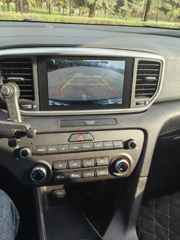 Продам kia спортейдж 4, с бензиновым двигателем 2,4. год 2020. пробег родной, реальный 63 300 км, не скрученный. полный привод. родное лобовое стекло. кузов, пластик, хром в идеальном состоянии. насыщенный богатый чёрный цвет. я единственный владелец по птс, владею 3 года. машинка с америки ( там был вандализм). в семье это не единственная машина поэтому эксплуатировалась мало и аккуратно. за машиной постоянно ухаживали, замена масла каждые 7 тыс. км. двигатель мощный, 184 л. с. коробка без пинков. салон в отличном состоянии. есть всё для комфортной езды. стоит новая летняя резина. если интересует отличная, надёжная, мощная машина, приезжайте забирайте. за машину не стыдно. любые проверки за ваш счёт. в подарок новому владельцу-полис осаго. цена 2 500 000₽ +79493365417 харцызск 📞 звоните: +7(949)3365417 - фотография - 5