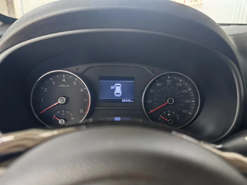 Продам kia спортейдж 4, с бензиновым двигателем 2,4. год 2020. пробег родной, реальный 63 300 км, не скрученный. полный привод. родное лобовое стекло. кузов, пластик, хром в идеальном состоянии. насыщенный богатый чёрный цвет. я единственный владелец по птс, владею 3 года. машинка с америки ( там был вандализм). в семье это не единственная машина поэтому эксплуатировалась мало и аккуратно. за машиной постоянно ухаживали, замена масла каждые 7 тыс. км. двигатель мощный, 184 л. с. коробка без пинков. салон в отличном состоянии. есть всё для комфортной езды. стоит новая летняя резина. если интересует отличная, надёжная, мощная машина, приезжайте забирайте. за машину не стыдно. любые проверки за ваш счёт. в подарок новому владельцу-полис осаго. цена 2 500 000₽ +79493365417 харцызск 📞 звоните: +7(949)3365417 - фотография - 6