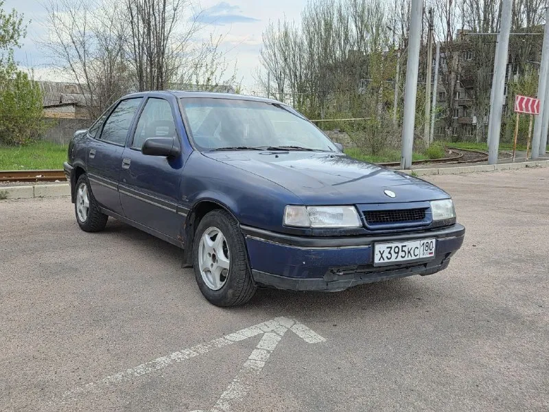 Opel vectra 1,6 бензин/газ мкпп 310т км 1992г комплектация с гуром, не дымящим мотором, с новым сцеплением/свежим аккумулятором/с генератором после ремонта! авто в хорошем рабочем состоянии. сел поехал, без срочных вложений. правый порог, комплект чехлов и косяки по кузову в подарок) газ и фаркоп вписаны. авто переоформляется без проблем, диагностическая карта(техосмотр) есть! 150т руб 9495213411 - фотография - 3