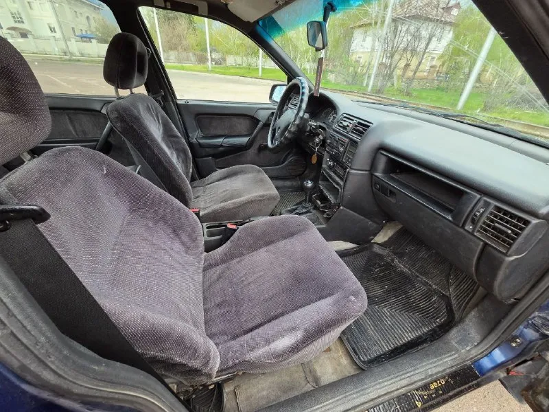 Opel vectra 1,6 бензин/газ мкпп 310т км 1992г комплектация с гуром, не дымящим мотором, с новым сцеплением/свежим аккумулятором/с генератором после ремонта! авто в хорошем рабочем состоянии. сел поехал, без срочных вложений. правый порог, комплект чехлов и косяки по кузову в подарок) газ и фаркоп вписаны. авто переоформляется без проблем, диагностическая карта(техосмотр) есть! 150т руб 9495213411 - фотография - 7