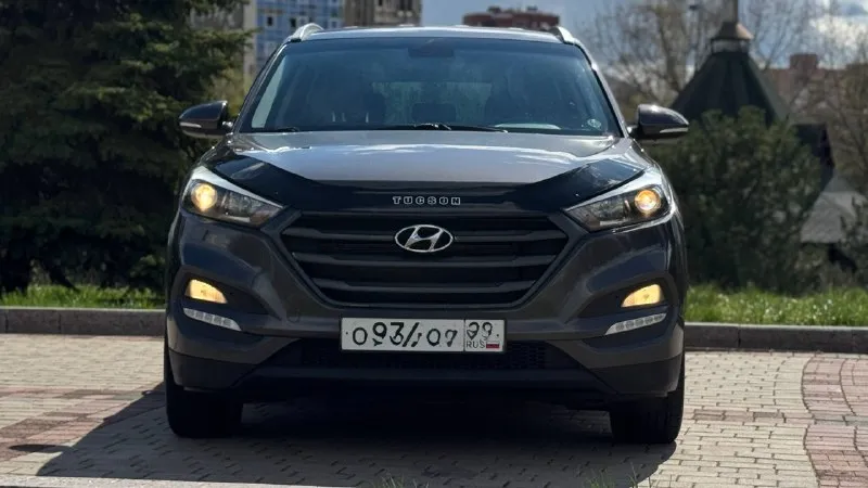 Hyundai tucson 2017год. купленный в 2018 году двигатель 2.0 бензин коробка автомат пробег 153тыс. км родной один хозяин за все время эксплуатации автомобиль в отличном состоянии, без дтп, кузов в заводском окрасе ! родной пробег, авто обслужен от и до, вложения не требует не какого от слова совсем ! комплектация электропривод зеркал полный привод помощь при спуске круизконтроль мультируль без ключевой доступ запуск старт stop камера заднего вида климат контроль двух зоны подогрев сидений подогрев зеркал подогрев дворников антибликовое зеркало датчик света датчик дождя два ключа abs esp airbag бортовой компьютер четыре стеклоподъемника с документами все в полном порядке, продажа с полным переоформлением в гаи г. донецк цена 1.820тыс. ₽ звоните остальное по +79496447942 возможно продажа в кредит 📲 tg: @artur_dadunia 📞 звоните: +7(949)6447942 - фотография - 2