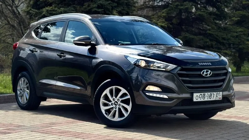 Hyundai tucson 2017год. купленный в 2018 году двигатель 2.0 бензин коробка автомат пробег 153тыс. км родной один хозяин за все время эксплуатации автомобиль в отличном состоянии, без дтп, кузов в заводском окрасе ! родной пробег, авто обслужен от и до, вложения не требует не какого от слова совсем ! комплектация электропривод зеркал полный привод помощь при спуске круизконтроль мультируль без ключевой доступ запуск старт stop камера заднего вида климат контроль двух зоны подогрев сидений подогрев зеркал подогрев дворников антибликовое зеркало датчик света датчик дождя два ключа abs esp airbag бортовой компьютер четыре стеклоподъемника с документами все в полном порядке, продажа с полным переоформлением в гаи г. донецк цена 1.820тыс. ₽ звоните остальное по +79496447942 возможно продажа в кредит 📲 tg: @artur_dadunia 📞 звоните: +7(949)6447942 - фотография - 3