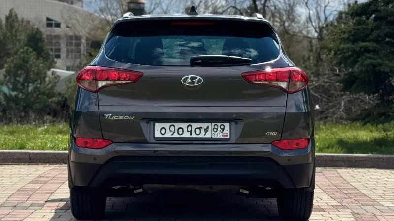 Hyundai tucson 2017год. купленный в 2018 году двигатель 2.0 бензин коробка автомат пробег 153тыс. км родной один хозяин за все время эксплуатации автомобиль в отличном состоянии, без дтп, кузов в заводском окрасе ! родной пробег, авто обслужен от и до, вложения не требует не какого от слова совсем ! комплектация электропривод зеркал полный привод помощь при спуске круизконтроль мультируль без ключевой доступ запуск старт stop камера заднего вида климат контроль двух зоны подогрев сидений подогрев зеркал подогрев дворников антибликовое зеркало датчик света датчик дождя два ключа abs esp airbag бортовой компьютер четыре стеклоподъемника с документами все в полном порядке, продажа с полным переоформлением в гаи г. донецк цена 1.820тыс. ₽ звоните остальное по +79496447942 возможно продажа в кредит 📲 tg: @artur_dadunia 📞 звоните: +7(949)6447942 - фотография - 5