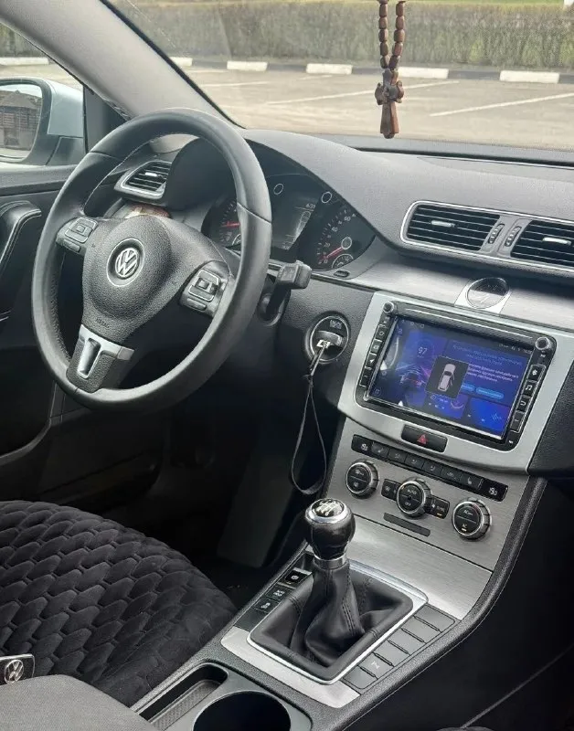 В продаже : volkswagen passat b7 1.8 tsi (мкпп) официал. приобретён в автосалоне 12.01.2013 г. весь период пробыл в курске (не питер и мск!) оригинальный птс, в одной семье более 5-и лет. безопасность на месте, без серьёзных дтп, все стёкла заводские. болячек «vag» по кузову нету. двигатель работает отлично, ошибок нету, сухой. вшит stage1, установлен даунпайп. произведена замена комплекта грм (цепей) и помпы 10.09.25. весной перетряхнута вся ходовая часть : рычаги, стойки и подушки двс, ступичные подшипники и рулевые наконечники. сцепление новое (sachs) есть климат, круиз, мультируль, подогревы всех сидений вкл задние, обогрев лобового и зеркал, доводчики окон, адаптивный свет, парктроники, датчики давления в шинах, навигация, “carplay“, отличная акустика и т. д. оптика родная, сделан антихром всех элементов включая отражатели. установлен автозапуск “pandora“, турботаймер. техосмотр пройден, авто готово к оформлению. цена : 880.000 рублей г макеевка +7(949)003-33-27 +7(979)028-27-27 - фотография - 8