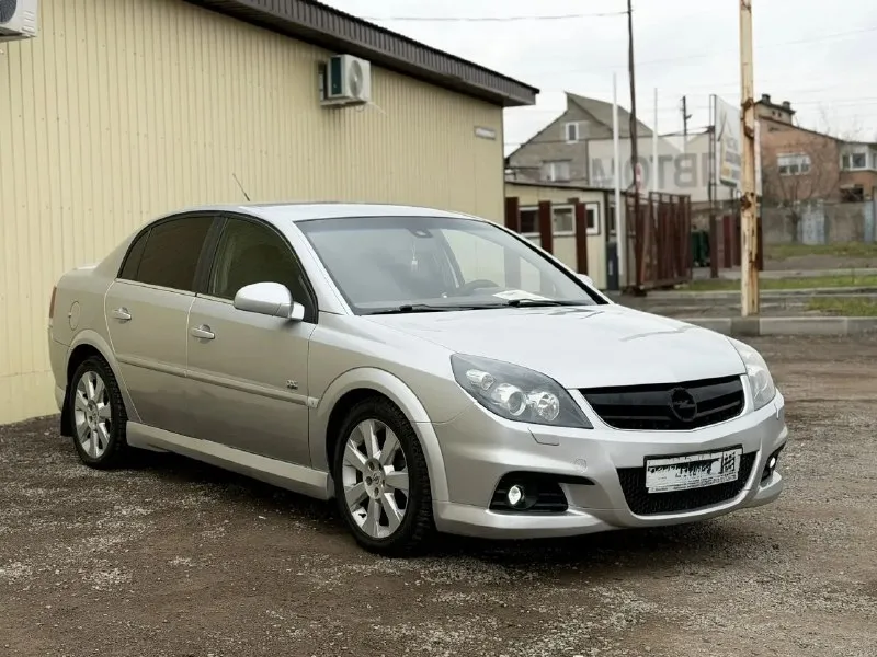 Продам авто opel vectra c рейсталинг ( opel вектра с ) 1.8 мт цена: 625.000 руб пробег: 180.000 год выпуска: 2008 год город: донецк номер: +7 949 086 06 31 автомобиль в отличном состояние очень надежная, семейная и практичная машина. без подводных камней. в таком состояние на авторынке найти тяжело. отличная комплектация: климат холодит, подогревы, партроноки в круг, мультируль, хорошая аудио система, камера заднего вида, датчики дождя и света, и много других интересных функций. работает в автомобиле всё. без дтп, птс оригинал, 2 хозяина, два ключа, масло не расходует, коробка идеальная, двигатель без нареканий, ходовая перебранна. на остальные вопросы готов ответить по телефону. 📲 tg: ⚡️ 📞 звоните: +7(949)0860631 - фотография - 2