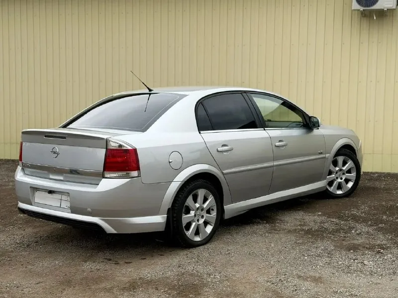 Продам авто opel vectra c рейсталинг ( opel вектра с ) 1.8 мт цена: 625.000 руб пробег: 180.000 год выпуска: 2008 год город: донецк номер: +7 949 086 06 31 автомобиль в отличном состояние очень надежная, семейная и практичная машина. без подводных камней. в таком состояние на авторынке найти тяжело. отличная комплектация: климат холодит, подогревы, партроноки в круг, мультируль, хорошая аудио система, камера заднего вида, датчики дождя и света, и много других интересных функций. работает в автомобиле всё. без дтп, птс оригинал, 2 хозяина, два ключа, масло не расходует, коробка идеальная, двигатель без нареканий, ходовая перебранна. на остальные вопросы готов ответить по телефону. 📲 tg: ⚡️ 📞 звоните: +7(949)0860631 - фотография - 3