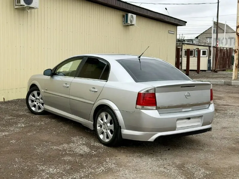 Продам авто opel vectra c рейсталинг ( opel вектра с ) 1.8 мт цена: 625.000 руб пробег: 180.000 год выпуска: 2008 год город: донецк номер: +7 949 086 06 31 автомобиль в отличном состояние очень надежная, семейная и практичная машина. без подводных камней. в таком состояние на авторынке найти тяжело. отличная комплектация: климат холодит, подогревы, партроноки в круг, мультируль, хорошая аудио система, камера заднего вида, датчики дождя и света, и много других интересных функций. работает в автомобиле всё. без дтп, птс оригинал, 2 хозяина, два ключа, масло не расходует, коробка идеальная, двигатель без нареканий, ходовая перебранна. на остальные вопросы готов ответить по телефону. 📲 tg: ⚡️ 📞 звоните: +7(949)0860631 - фотография - 4