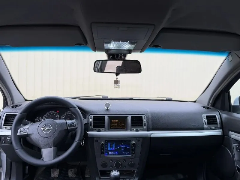 Продам авто opel vectra c рейсталинг ( opel вектра с ) 1.8 мт цена: 625.000 руб пробег: 180.000 год выпуска: 2008 год город: донецк номер: +7 949 086 06 31 автомобиль в отличном состояние очень надежная, семейная и практичная машина. без подводных камней. в таком состояние на авторынке найти тяжело. отличная комплектация: климат холодит, подогревы, партроноки в круг, мультируль, хорошая аудио система, камера заднего вида, датчики дождя и света, и много других интересных функций. работает в автомобиле всё. без дтп, птс оригинал, 2 хозяина, два ключа, масло не расходует, коробка идеальная, двигатель без нареканий, ходовая перебранна. на остальные вопросы готов ответить по телефону. 📲 tg: ⚡️ 📞 звоните: +7(949)0860631 - фотография - 5