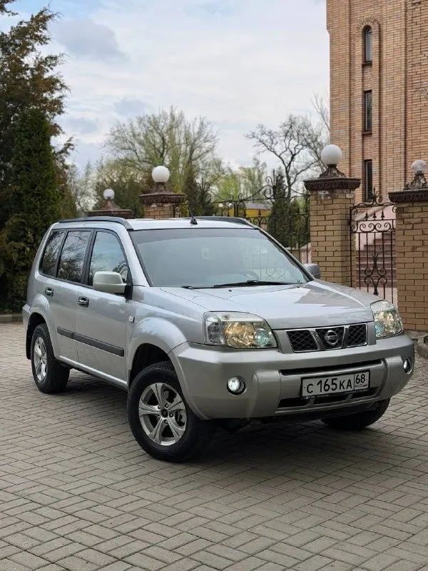 В продаже nissan x-trail - 2.5 л, бензин (165 л. С) пробег - 152.800 км. Кузов в около-идеале, без ржавчины, вмятин и царапин. В родном окрасе. Остекление, оптика и всё навесное - заводское. (даже лобовое всё ещё родное) сборка япония. Полный привод : all-mode 4x4 (имеет 3 режима)

Двигатель цепной, работает прекрасно, никаких посторонних звуков, везде заводской герметик. Автомат переключается отлично, масло свежее. Ходовая перебрана в январе : пыльники, опоры, стойки, сайлентблоки и ступичные подшипники. Обработаны внутренние арки и пороги в январе.

Техосмотр пройден, авто готово к оформлению. Цена : 780,000 рублей. Рассрочки и обмена нет. Территориально находится в г макеевка (центр) контакты : +7(949)003-33-27, +7(979)028-27-27
Мессенджер telegram и max есть на первом тел. - фотография - 2