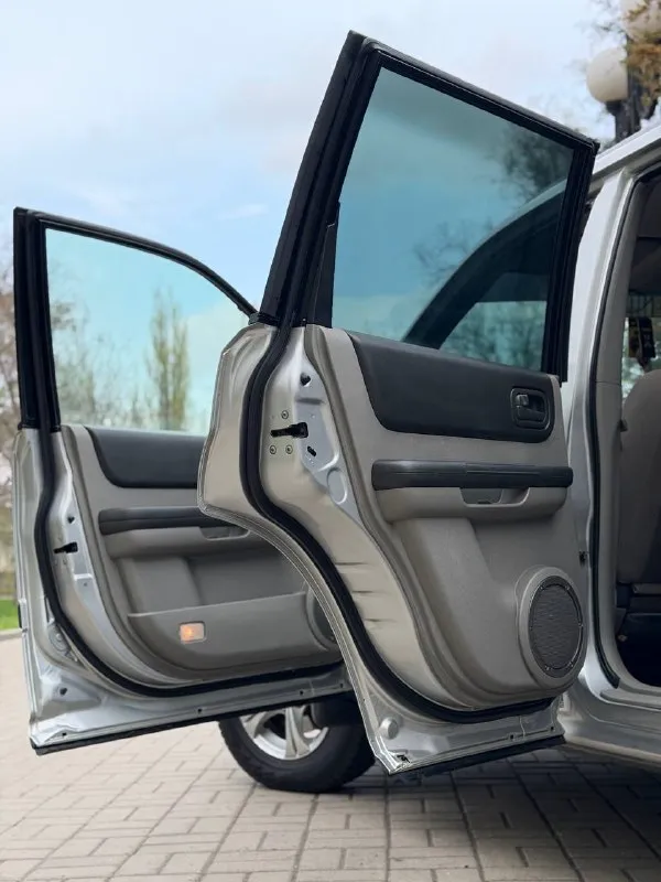В продаже nissan x-trail - 2.5 л, бензин (165 л. С) пробег - 152.800 км. Кузов в около-идеале, без ржавчины, вмятин и царапин. В родном окрасе. Остекление, оптика и всё навесное - заводское. (даже лобовое всё ещё родное) сборка япония. Полный привод : all-mode 4x4 (имеет 3 режима)

Двигатель цепной, работает прекрасно, никаких посторонних звуков, везде заводской герметик. Автомат переключается отлично, масло свежее. Ходовая перебрана в январе : пыльники, опоры, стойки, сайлентблоки и ступичные подшипники. Обработаны внутренние арки и пороги в январе.

Техосмотр пройден, авто готово к оформлению. Цена : 780,000 рублей. Рассрочки и обмена нет. Территориально находится в г макеевка (центр) контакты : +7(949)003-33-27, +7(979)028-27-27
Мессенджер telegram и max есть на первом тел. - фотография - 8