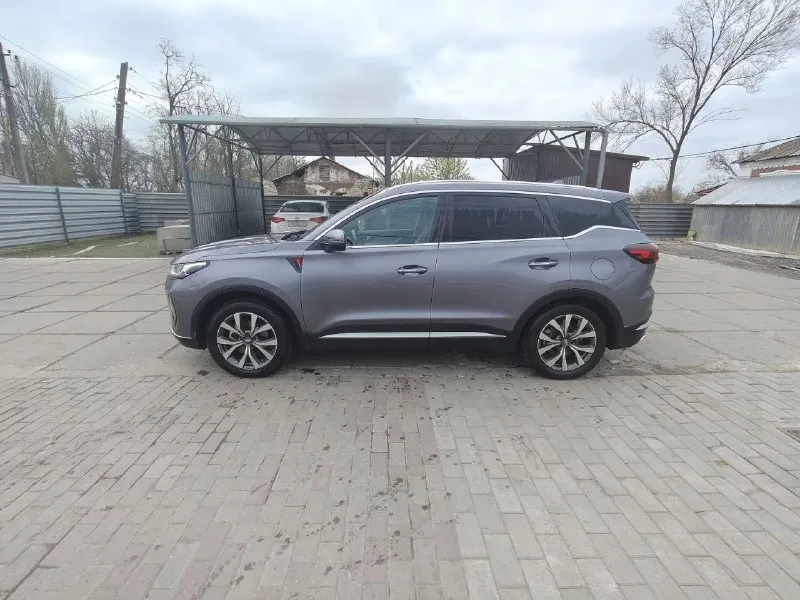 Срочно продам chery tigo 7 pro max 🗓 год выпуска: 2024 ⏳ пробег: 53.000 км 🚨 двигатель: 1.5 турбо л 150 л. с 🛠️ кпп: вариатор ⛽️ топливо: бензин 🚘 привод: передний 🎨 цвет: серый 🚀комплектация: климат-контроль подогревы сидений круиз контроль подогрев переднего и заднего стекла. панорама. камеры 360° цена: 1.700.000 р. +79497078489 telegram, max - фотография - 3