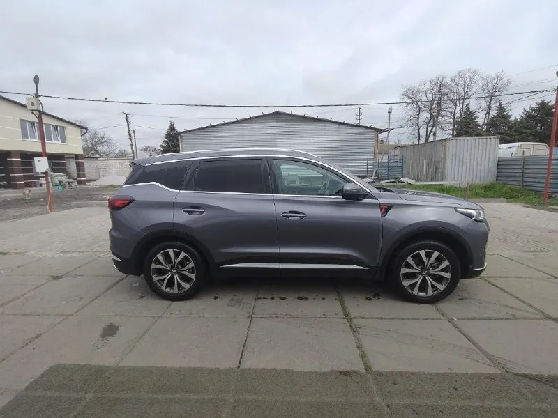 Срочно продам chery tigo 7 pro max 🗓 год выпуска: 2024 ⏳ пробег: 53.000 км 🚨 двигатель: 1.5 турбо л 150 л. с 🛠️ кпп: вариатор ⛽️ топливо: бензин 🚘 привод: передний 🎨 цвет: серый 🚀комплектация: климат-контроль подогревы сидений круиз контроль подогрев переднего и заднего стекла. панорама. камеры 360° цена: 1.700.000 р. +79497078489 telegram, max - фотография - 4