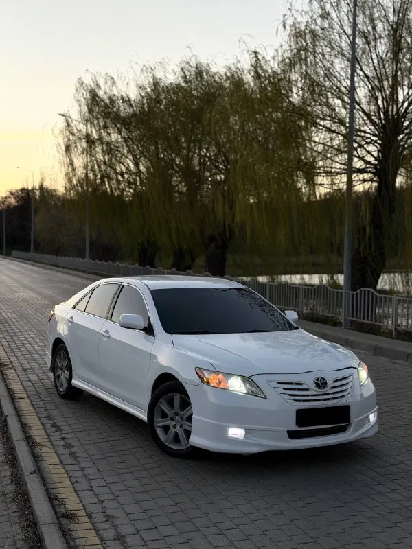 🔥 toyota camry xv40, 2010г — проверенный временем, комфортный и стильный автомобиль! один владелец двигатель 2.5 бензин — работает ровно и стабильно, не дымит, масло не расходует, тянет уверенно, вложений не требует. 6 ступенчатый автомат (aisin) — переключает плавно, без пинков и каких-либо нареканий. ходовая часть — отрабатывает мягко, без посторонних звуков. 💎 черный кожаный салон, сиденья с боковыми поддержками, без потертостей, в отличном состоянии. мультируль, удобная посадка, всё для комфортной езды. 🚘по внешнему виду — на автомобиле красивый, индивидуальный обвес (юбка) 📍 осмотр: донецк 🔄 возможен обмен 💳 помогу с оформлением кредита 💰 цена: 970 000 ₽ (торг быстрым) ☎️ +7 949 453-80-40 ☎️ +7 949 742-53-98 номер рф: 89281188827 📞 звоните: +7(949)4538040 - фотография - 6