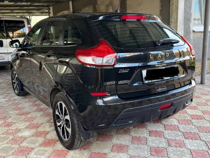 ✅продам✅ lada x-ray 1.6 16v (106л. с) 2017г. в. 1 хозяин. зеленая автотека. максимальная комплектация. автомобиль в отличном состоянии! не требует никаких вложений! кузов соответствует фоткам! абсолютно без нюансов! все герметики и швы родные! остекление оригинальное, включая лобовое стекло! двигатель кпп ходовая часть на 5/5! по автомобилю нету никаких нареканий! авто завел-сел-и-поехал! максимальная комплектация: •климат контроль, •системы abs esp, •датчики дождя, •датчики света, •4эл. стеклоподъемника, •подогрев сидений, •подогрев лобовго стекла, •мульти руль, •электра усилитель руля, •эл. регулировка зеркал, •сервисные книжки, •два ключа. салон в хорошем ухоженном состоянии! без потертостей! документы чистые переоформление без проблем! цена 795.000т/р. торг уместен! тел: +7 (949) 323-53-86. - фотография - 6