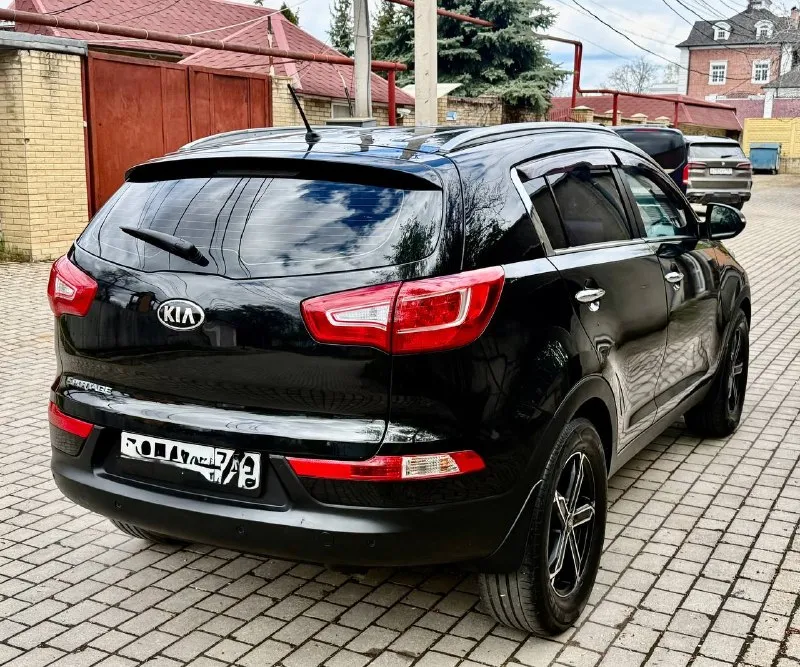 Kia sportage 2014 года 2.0 литра бензин акпп 170 пробег состояние отличное без рыжиков! салон чист ухоженный все работает в штатном режиме резина летняя технически на отлично 👍 ходовая коробка в идеальном состоянии! юридически кристально чистая техосмотр пройден готова на оформление! срочная продажа! осмотр город донецк! цена 1.075 000 тыс руб +7949-612-37-14 +7949-401-03-58 - фотография - 1