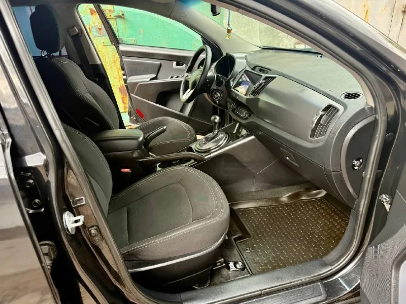 Kia sportage 2014 года 2.0 литра бензин акпп 170 пробег состояние отличное без рыжиков! салон чист ухоженный все работает в штатном режиме резина летняя технически на отлично 👍 ходовая коробка в идеальном состоянии! юридически кристально чистая техосмотр пройден готова на оформление! срочная продажа! осмотр город донецк! цена 1.075 000 тыс руб +7949-612-37-14 +7949-401-03-58 - фотография - 5