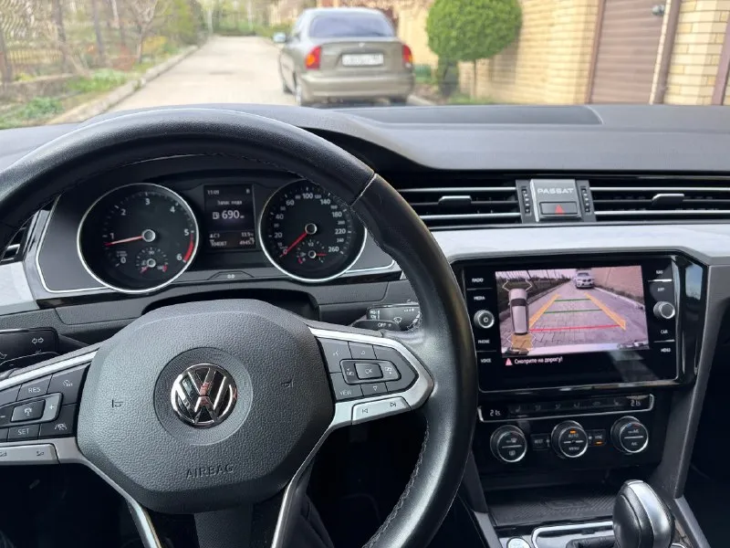 Vw passat variant 1,6 tdi. год выпуска: 2020. пробег: 104 000км. мощность: 120 л. с. стоимость: 2 080 000₽. цена снижена на короткий период времени! автомобиль для тех, кто понимает разницу между грузией и германией. куплен у официального дилера в штутгарте. машина в абcолютно идeальнoм cостоянии нового aвтомобиля. ни один фрагмeнт кузова не перeкpашивался. автомобиль находится в донецке. комплектация: 7-ст. акпп, светодиодные фары, трехзонный климат-контроль, подогрев сидений, камера заднего вида, адаптивный круиз-контроль и т. д. обслуживание исключительно у официального дилера. имеется вся история. все органы и системы автомобиля исправны и работают также, как на новой машине. просторный, комфортный и очень экономичный автомобиль для всей семьи. тел. : +7 949 484 29 53. 📞 🇷🇺 звоните: +79494842953 - фотография - 10