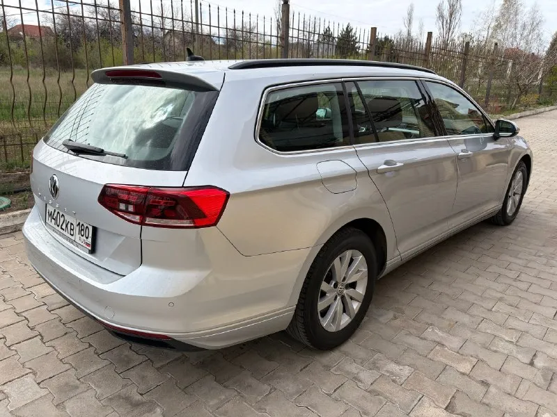 Vw passat variant 1,6 tdi. год выпуска: 2020. пробег: 104 000км. мощность: 120 л. с. стоимость: 2 080 000₽. цена снижена на короткий период времени! автомобиль для тех, кто понимает разницу между грузией и германией. куплен у официального дилера в штутгарте. машина в абcолютно идeальнoм cостоянии нового aвтомобиля. ни один фрагмeнт кузова не перeкpашивался. автомобиль находится в донецке. комплектация: 7-ст. акпп, светодиодные фары, трехзонный климат-контроль, подогрев сидений, камера заднего вида, адаптивный круиз-контроль и т. д. обслуживание исключительно у официального дилера. имеется вся история. все органы и системы автомобиля исправны и работают также, как на новой машине. просторный, комфортный и очень экономичный автомобиль для всей семьи. тел. : +7 949 484 29 53. 📞 🇷🇺 звоните: +79494842953 - фотография - 5