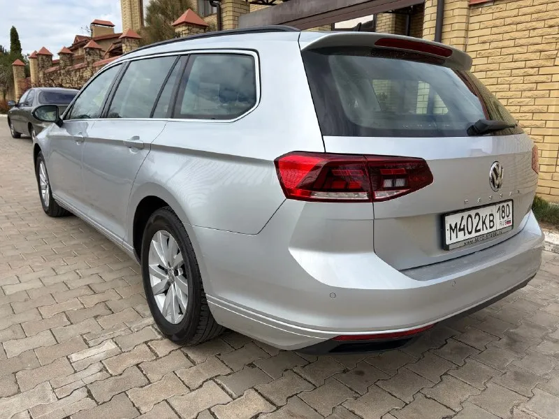 Vw passat variant 1,6 tdi. год выпуска: 2020. пробег: 104 000км. мощность: 120 л. с. стоимость: 2 080 000₽. цена снижена на короткий период времени! автомобиль для тех, кто понимает разницу между грузией и германией. куплен у официального дилера в штутгарте. машина в абcолютно идeальнoм cостоянии нового aвтомобиля. ни один фрагмeнт кузова не перeкpашивался. автомобиль находится в донецке. комплектация: 7-ст. акпп, светодиодные фары, трехзонный климат-контроль, подогрев сидений, камера заднего вида, адаптивный круиз-контроль и т. д. обслуживание исключительно у официального дилера. имеется вся история. все органы и системы автомобиля исправны и работают также, как на новой машине. просторный, комфортный и очень экономичный автомобиль для всей семьи. тел. : +7 949 484 29 53. 📞 🇷🇺 звоните: +79494842953 - фотография - 6