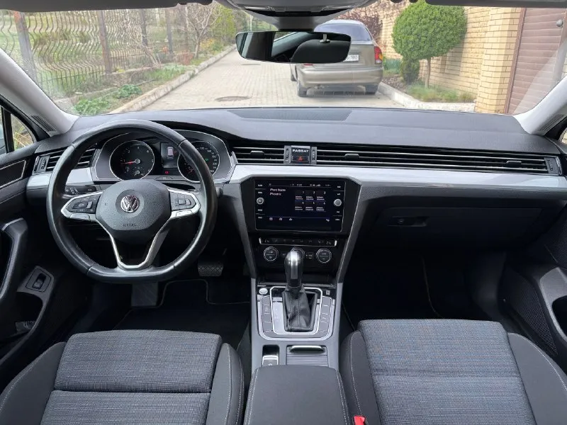 Vw passat variant 1,6 tdi. год выпуска: 2020. пробег: 104 000км. мощность: 120 л. с. стоимость: 2 080 000₽. цена снижена на короткий период времени! автомобиль для тех, кто понимает разницу между грузией и германией. куплен у официального дилера в штутгарте. машина в абcолютно идeальнoм cостоянии нового aвтомобиля. ни один фрагмeнт кузова не перeкpашивался. автомобиль находится в донецке. комплектация: 7-ст. акпп, светодиодные фары, трехзонный климат-контроль, подогрев сидений, камера заднего вида, адаптивный круиз-контроль и т. д. обслуживание исключительно у официального дилера. имеется вся история. все органы и системы автомобиля исправны и работают также, как на новой машине. просторный, комфортный и очень экономичный автомобиль для всей семьи. тел. : +7 949 484 29 53. 📞 🇷🇺 звоните: +79494842953 - фотография - 7