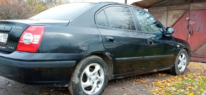 Продам в мариуполе, хендай элантра 2005 г, 1,6 акпп, 105 лс, 288тыс, корея, передний привод. комплектация- сигнализация, гур, электростеклоподъемники, кондиционер, электропривод зеркал, обогреватель стёкол, магнитофон. недавно меняли радиатор, печку, есть комплект зимней -летней резины, новый аккумулятор. цена 350тыс +79496353438 +79496353437 - фотография - 3