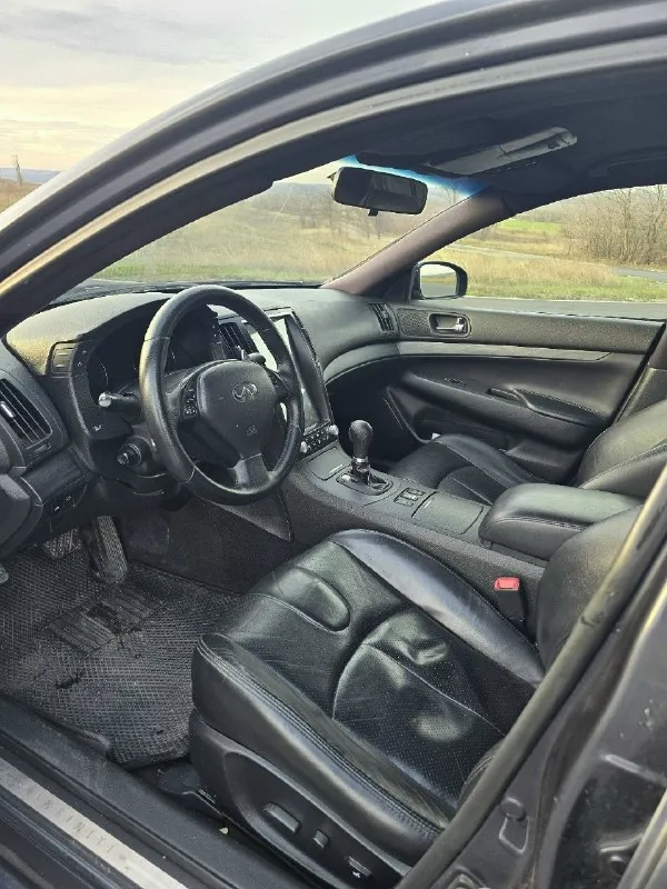 ❗️в продаже infiniti g35 2007 год❗️ ⚙️двигатель 3.5 (316 л. с) ❗️полный привод❗️ автомобиль в отличном состоянии, вложений не требует абсолютно. стоит контрактный двигатель, ходовая перебрана вся, ничего не стучит. кузов в отличном состоянии. коробка без пинков и рывков, листает чётко и переключает плавно, очень бодрая на разгон🔥кондиционер работает. комплектация sport. - подрулевые лепестки - спортивный режим - bi-led модули в фарах - 4 эл. стеклоподьемника - эл. привод передних сидений - память сидений и руля - датчик света - круиз контроль - 2-х зонный климат - бесключевой доступ - кнопка start/stop - установлена tesla магнитола, не китай за 15 тысяч! - шикарные 18 диски на летней резине. ✅️юридически чистая, я собственник, диагностическая карта имеется, переоформление без проблем❗️ 📞+79493439047 👤 - vk 🏠 осмотр г. снежное ----------------------------------------------- 💵 1.350.000 торг возле автомобиля. 📞 звоните: +7(949)3439047 - фотография - 4