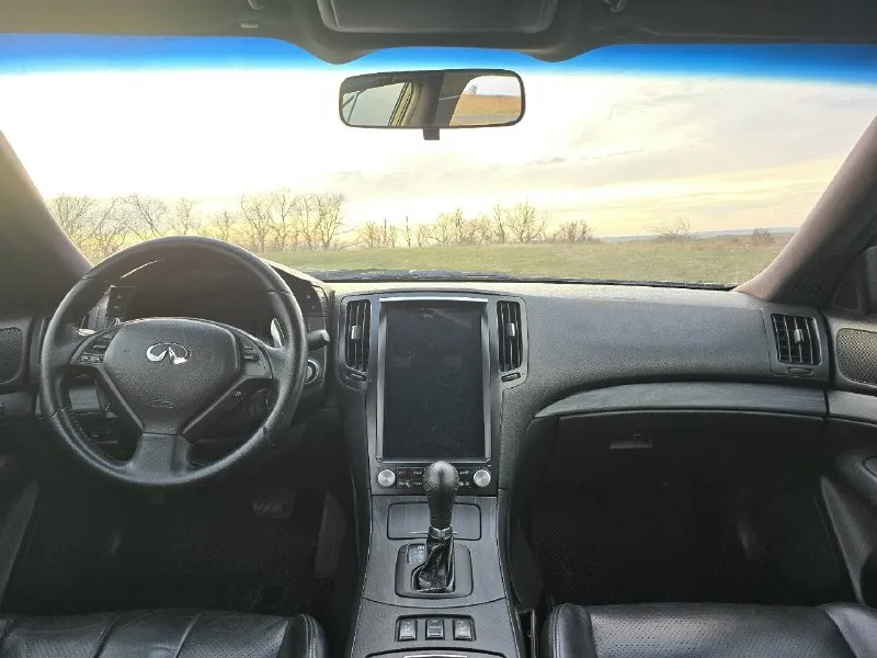 ❗️в продаже infiniti g35 2007 год❗️ ⚙️двигатель 3.5 (316 л. с) ❗️полный привод❗️ автомобиль в отличном состоянии, вложений не требует абсолютно. стоит контрактный двигатель, ходовая перебрана вся, ничего не стучит. кузов в отличном состоянии. коробка без пинков и рывков, листает чётко и переключает плавно, очень бодрая на разгон🔥кондиционер работает. комплектация sport. - подрулевые лепестки - спортивный режим - bi-led модули в фарах - 4 эл. стеклоподьемника - эл. привод передних сидений - память сидений и руля - датчик света - круиз контроль - 2-х зонный климат - бесключевой доступ - кнопка start/stop - установлена tesla магнитола, не китай за 15 тысяч! - шикарные 18 диски на летней резине. ✅️юридически чистая, я собственник, диагностическая карта имеется, переоформление без проблем❗️ 📞+79493439047 👤 - vk 🏠 осмотр г. снежное ----------------------------------------------- 💵 1.350.000 торг возле автомобиля. 📞 звоните: +7(949)3439047 - фотография - 5