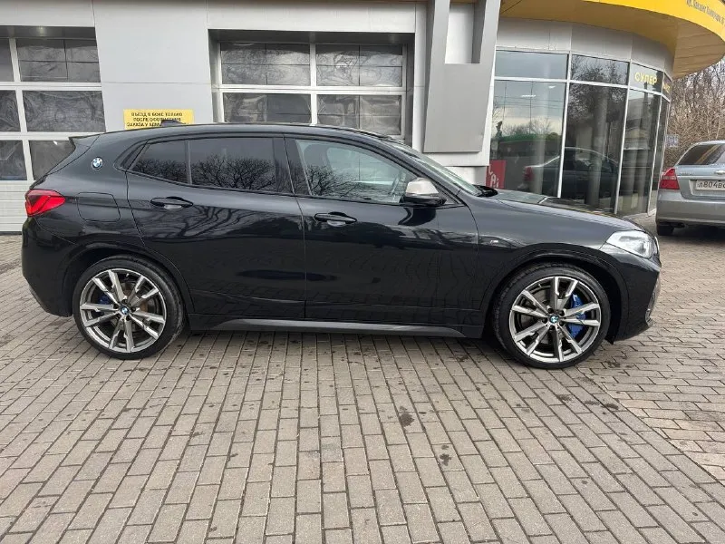 Bmw x2m35i. 306 л. с. год выпуска: 2020. пробег: 73000 км. стоимость: 3 690 000 руб. автомобиль куплен у официального дилера bmw в германии. машина в идеальном состоянии. автомобиль представляет собой уникальный сплав полноприводного кроссовера, с увеличенным дорожным просветом и спортивного автомобиля, с невероятной динамикой. машина в максимальной комплектации, включая спортивные ковшеобразные сидения, проекцию на лобовое стекло, панорамную крышу, кованные диски r20 и т. д. автомобиль в абсолютно заводском состоянии, безо всякого чип-тюнинга и т. д. имеется вся история обслуживания. все органы и системы исправны и работают также, как на новой машине. невероятно мощный, быстрый и универсальный автомобиль. тел: +7 949 484 29 53 - фотография - 4