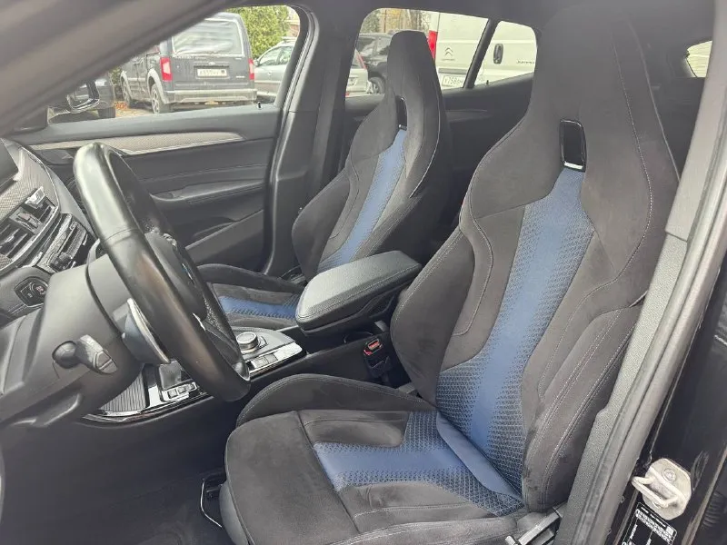 Bmw x2m35i. 306 л. с. год выпуска: 2020. пробег: 73000 км. стоимость: 3 690 000 руб. автомобиль куплен у официального дилера bmw в германии. машина в идеальном состоянии. автомобиль представляет собой уникальный сплав полноприводного кроссовера, с увеличенным дорожным просветом и спортивного автомобиля, с невероятной динамикой. машина в максимальной комплектации, включая спортивные ковшеобразные сидения, проекцию на лобовое стекло, панорамную крышу, кованные диски r20 и т. д. автомобиль в абсолютно заводском состоянии, безо всякого чип-тюнинга и т. д. имеется вся история обслуживания. все органы и системы исправны и работают также, как на новой машине. невероятно мощный, быстрый и универсальный автомобиль. тел: +7 949 484 29 53 - фотография - 8