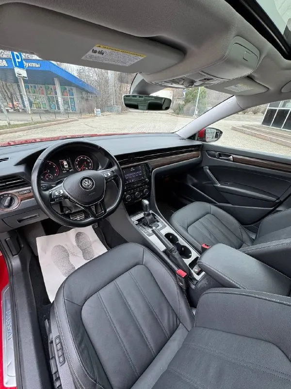 Volkswagen passat sel premium 2020 ✅ 2020 год ✅ мотор 2.0т / бензин / акпп (aisin) ✅ пробег 88.000 км 🔥 автомобиль в максимальной комплектации sel premium ﻿﻿• акустическая система "fender" ﻿﻿• память сидений, бесключевой доступ, start-stop, слепые зоны. • ﻿﻿люк, парктроники спереди и сзади, ассистент автопарковки, камера заднего вида. • ﻿﻿адаптивный круиз-контроль с датчиком обнаружения препятствий и контролем дистанции, а также удержанием в полосе. • ﻿﻿климат-контроль, электропривод сидений, обогрев всех сидений и зеркал. • ﻿﻿максимальная заводская led-оптика, дистанционный запуск с ключа, расширенная отделка салона кожей и деревом. • ﻿﻿полностью русифицированная мультимедиа с картами местности и carplay. 🚗автомобиль в отличном состоянии, полностью обслужен. кузов покрыт керамикой. два комплекта резины лето/зима. возможен обмен цена 2,4 млн +79493338059 - фотография - 8