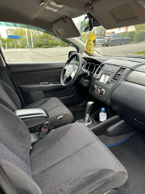 Марка - nissan tiida 🚘
Год выпуска - 2010
Двигатель - 1.6 бензин! ✅
Коробка - автомат самая лучшая aisin!
Пробег - 190.000км
Автомобиль- без каких либо дтп!
Кузов - идеальный без каких либо нюансов!
- Работает просто идеально!
Днище - идеальное завод!
Самая максимальная комплектация: без ключевой доступ. Кнопка старт стоп. Климат контроль. Авто свет. Авто дождь. Подогрев сидений. Полный электро-пакет. Мульти руль. Омыватель фар. Складывание зеркал. Камера заднего хода. Задние парктроники. Камера регистратора. Заводская расширенная мультимедиа. Навигатор bluetooth aux usb. Громкая связь. Заводские диски. 2 ключа запаска домкрат полный набор.
Расход топлива город(8.5л) трасса (7л)
Документы в полном порядке.
Состояние автомобиля просто шикарное.
Небольшой но очень вместительный автомобиль👍
+79490518507
Осмотр донецк макеевка
📲 Tg: @alligator_0888
📞 Звоните: +7(949)0518507 - фотография - 3