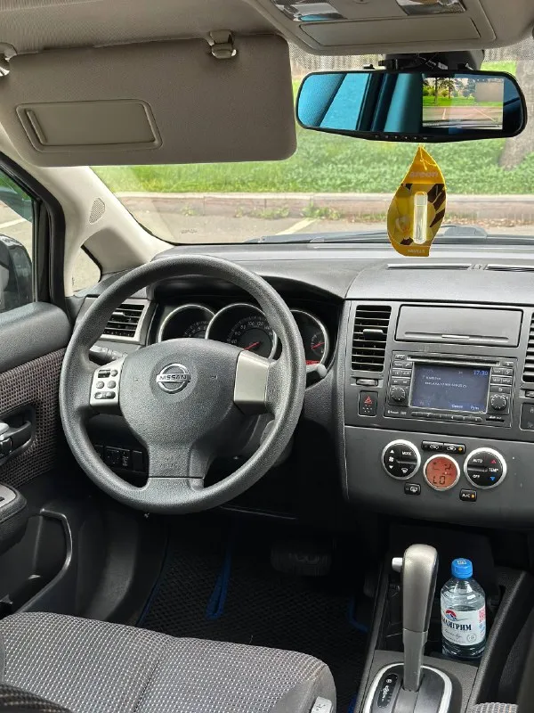Марка - nissan tiida 🚘
Год выпуска - 2010
Двигатель - 1.6 бензин! ✅
Коробка - автомат самая лучшая aisin!
Пробег - 190.000км
Автомобиль- без каких либо дтп!
Кузов - идеальный без каких либо нюансов!
- Работает просто идеально!
Днище - идеальное завод!
Самая максимальная комплектация: без ключевой доступ. Кнопка старт стоп. Климат контроль. Авто свет. Авто дождь. Подогрев сидений. Полный электро-пакет. Мульти руль. Омыватель фар. Складывание зеркал. Камера заднего хода. Задние парктроники. Камера регистратора. Заводская расширенная мультимедиа. Навигатор bluetooth aux usb. Громкая связь. Заводские диски. 2 ключа запаска домкрат полный набор.
Расход топлива город(8.5л) трасса (7л)
Документы в полном порядке.
Состояние автомобиля просто шикарное.
Небольшой но очень вместительный автомобиль👍
+79490518507
Осмотр донецк макеевка
📲 Tg: @alligator_0888
📞 Звоните: +7(949)0518507 - фотография - 4