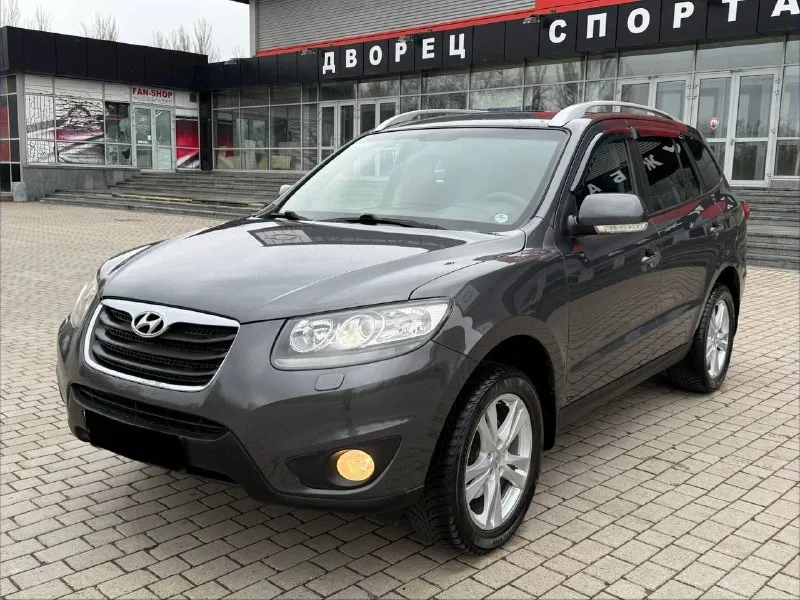 Продам hyundai santa fe 2.4 бензин год выпуска 2011 состояние идеальное. без вмятин царапин и рыжиков сервисные книги. кнопка star - stop без ключевой доступ вложений не требует! любое оформление! салон не затертый не порваный резина хорошая pirelli авто полностью обслужена до мелочей работает ровно. коробка переключает идеально климат контроль работает все жидкости заменены! стекла все родные каждая кнопка работает) цена 1.180₽ +7-949-794-46-27 остольные вопросы по телефону звоните в любое время. 📲 tg: евгений 📞 звоните: +7(949)7944627 - фотография - 1