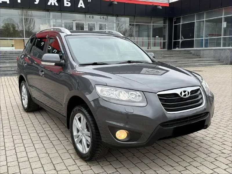 Продам hyundai santa fe 2.4 бензин год выпуска 2011 состояние идеальное. без вмятин царапин и рыжиков сервисные книги. кнопка star - stop без ключевой доступ вложений не требует! любое оформление! салон не затертый не порваный резина хорошая pirelli авто полностью обслужена до мелочей работает ровно. коробка переключает идеально климат контроль работает все жидкости заменены! стекла все родные каждая кнопка работает) цена 1.180₽ +7-949-794-46-27 остольные вопросы по телефону звоните в любое время. 📲 tg: евгений 📞 звоните: +7(949)7944627 - фотография - 2
