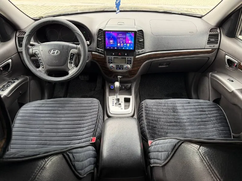 Продам hyundai santa fe 2.4 бензин год выпуска 2011 состояние идеальное. без вмятин царапин и рыжиков сервисные книги. кнопка star - stop без ключевой доступ вложений не требует! любое оформление! салон не затертый не порваный резина хорошая pirelli авто полностью обслужена до мелочей работает ровно. коробка переключает идеально климат контроль работает все жидкости заменены! стекла все родные каждая кнопка работает) цена 1.180₽ +7-949-794-46-27 остольные вопросы по телефону звоните в любое время. 📲 tg: евгений 📞 звоните: +7(949)7944627 - фотография - 9